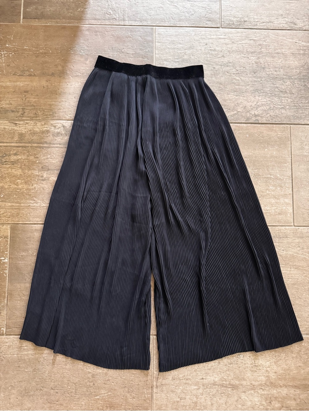 Zara Basic Black Pleated Wide-Leg Culottes, Size M - Picture 5 of 5